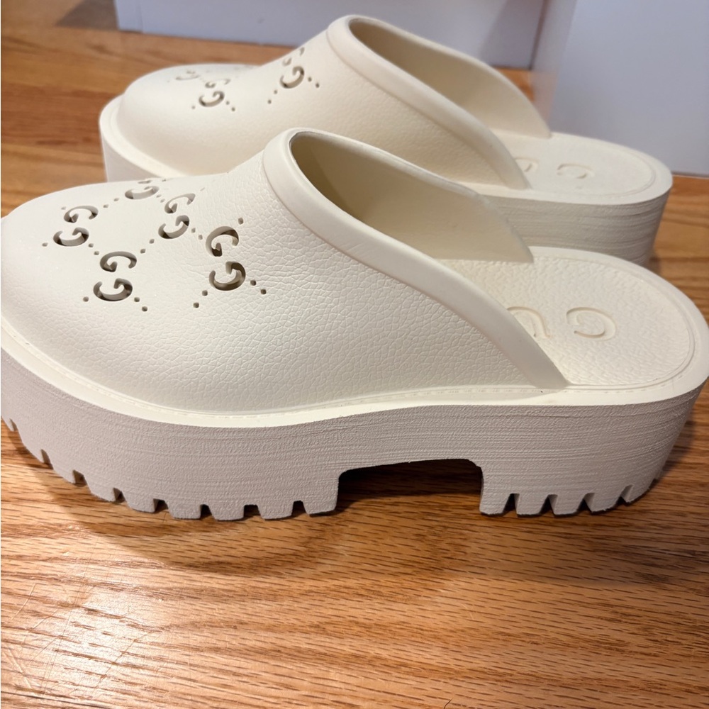 Faux Gucci Women's Platform Sandal With Perforated G Rubber - White